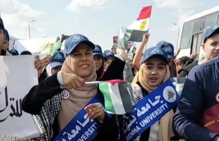 طلاب جامعة بنها يحتشدون فى رفح دعما للقيادة السياسية ورفض تهجير الفلسطينيين