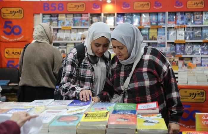 12 صورة ترصد جمهور «القاهرة للكتاب» في آخر جمعة بالمعرضالجمعة 31/يناير/2025 - 03:32 م
يشهد معرض القاهرة الدولي للكتاب في دورته السادسة والخمسين، اليوم الجمعة، إقبالا جماهيريا كبيرا وذلك بمقر المعرض في مركز مصر للمعارض الدولية بالتجمع الخامس، في آخر جمعة بدورة 2025...