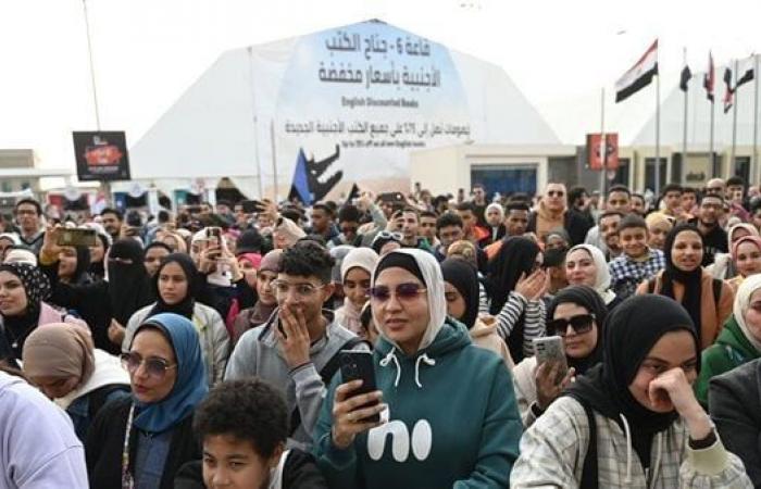 عروض فنية واستعراضية تضيء مسارح معرض الكتابالسبت 01/فبراير/2025 - 05:23 م
تواصلت العروض الفنية المتميزة على مسرحي بلازا 1 و 2، حيث استمتع جمهور معرض القاهرة الدولي للكتاب بعروض موسيقية