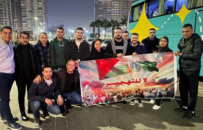 شباب الصعيد من معبر رفح: سنظل ندافع عن القضية الفلسطينية ونرفض التهجير (صور)