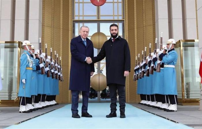 في ثاني زيارة خارجية.. الشرع يصل أنقرة ويلتقي أردوغان