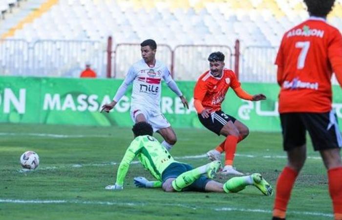 الزمالك بـ10 لاعبين يقتنص فوزا صعبا من فاركو في الدوري المصريالثلاثاء 11/فبراير/2025 - 06:01 م
حقق نادي الزمالك الفوز على فاركو بهدف دون رد في مباراة الفريقين بالجولة 13 للدوري المصري الممتاز على ملعب برج العرب بالإسكندرية.