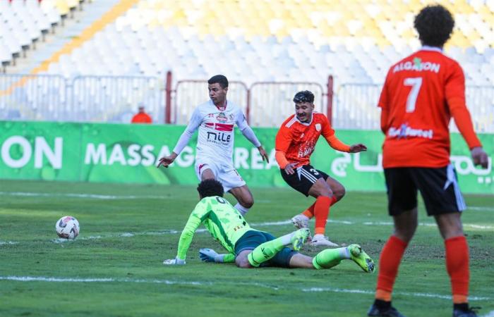 الزمالك بـ10 لاعبين يقتنص فوزا صعبا من فاركو في الدوري المصريالثلاثاء 11/فبراير/2025 - 06:01 م
حقق نادي الزمالك الفوز على فاركو بهدف دون رد في مباراة الفريقين بالجولة 13 للدوري المصري الممتاز على ملعب برج العرب بالإسكندرية.