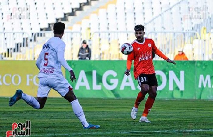 الزمالك يتقدم على فاركو بالهدف الأول من نيران صديقة.. صور