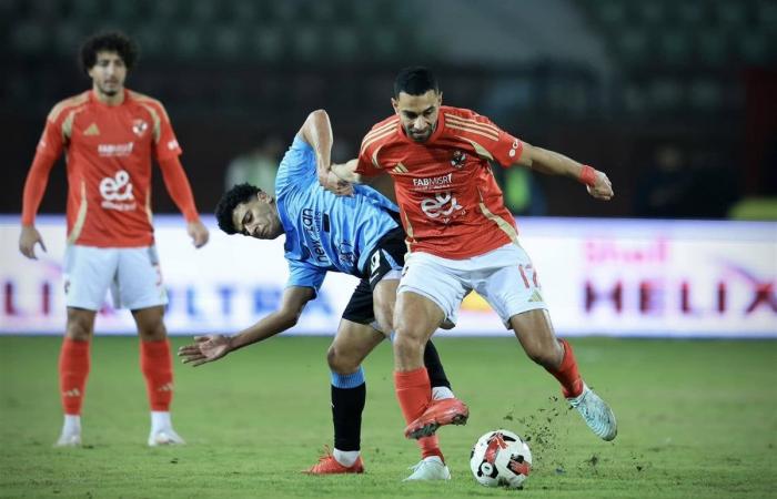 شاهد، هدف إمام عاشور في شباك غزل المحلة بالدوريالثلاثاء 11/فبراير/2025 - 08:37 م
يتقدم النادي الأهلي علي نظيره غزل المحلة بهدف نظيف في المباراة التي تجمع بين الفريقين الان على ملعب السلام، في إطار منافسات الجولة الثالثة عشر من عمر مسابقة الدوري الممتاز.