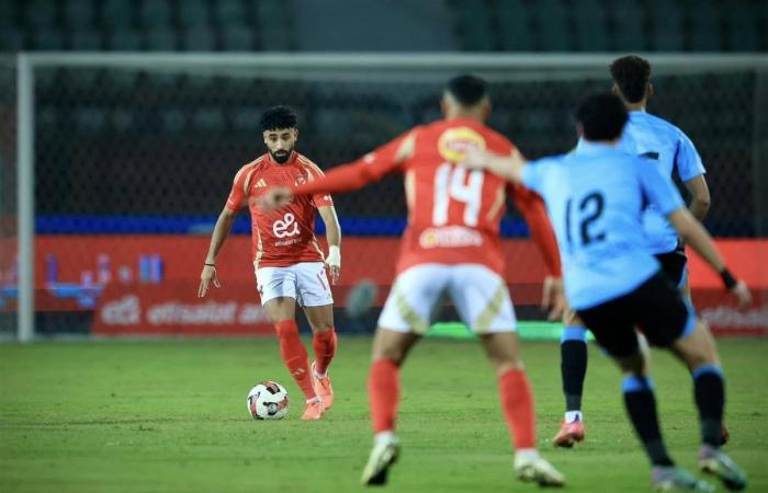 نجم الأهلي يغيب عن مباراة الزمالك في الدوريالثلاثاء 11/فبراير/2025 - 08:55 م
تأكد غياب مصطفى العش، لاعب الفريق الأول لكرة القدم بالنادي الأهليـ عن مواجهة الزمالك وذلك بعد تلقيه البطاقة الحمراء مباشرة خلال مواجهة الفريق أمام غزل المحلة في المباراة المقامة الآن على ستاد السلام في الدوري الممتاز. تعرض مصطفى العش لاعب الأهلي للطرد بالدقيقة 75 أمام غزل المحلة. [[system-code:ad:autoads]]