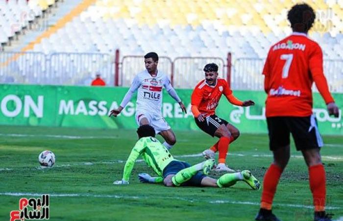 الزمالك يتقدم على فاركو بالهدف الأول من نيران صديقة.. صور