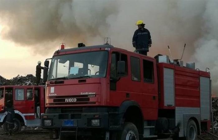 انتداب المعمل الجنائي لمعاينة حريق شقة في مصر الجديدةالثلاثاء 11/فبراير/2025 - 02:29 م
أمرت نيابة مصر الجديدة بانتداب المعمل الجنائي لمعاينة شقة سكنية نشب بها حريق في شارع الخليفة المأمون بدائرة قسم شرطة مصر الجديدة، وكلفت المباحث الجنائية بسرعة إجراء التحريات حول الواقعة. كانت البداية، عندما تلقت الأجهزة الأمنية إخطارا من غرفة عمليات النجدة، يفيد بنشوب حريق داخل شقة سكنية بشارع الخليفة