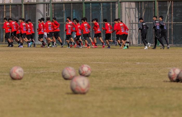 منتخب الناشئين يخوض وديتين قبل السفر إلى المغربالأربعاء 12/فبراير/2025 - 11:36 م
قرر الجهاز الفني لمنتخب الناشئين مواليد 2008 بقيادة أحمد الكأس، خوض الفريق مباراتين وديتين خلال معسكره التدريبي الذي انطلق اليوم