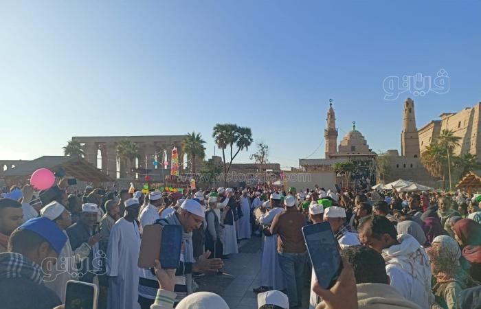 الآلاف يحتفلون بالليلة الختامية لمولد أبو الحجاج الأقصري (فيديو وصور)الأربعاء 12/فبراير/2025 - 07:29 م
قدمت بوابة «فيتو» بثا مباشرا رصدت فيه لمظاهر احتفالات الليلة الختامية بذكرى مولد أبى الحجاج الأقصري، وسط أجواء من الفرحة والبهجة بمشاركة الآلاف من أهالي الأقصر والصعيد.