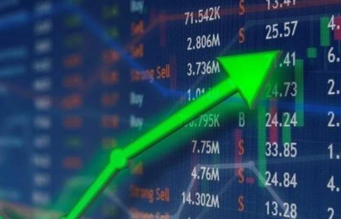 86.7 % صافي تعاملات المصريين بالبورصة خلال جلسة منتصف الأسبوعالأربعاء 12/فبراير/2025 - 02:49 ص
سجلت تعاملات المصريين بالبورصة خلال جلسة منتصف الأسبوع نسبة 86.7 % من إجمالي التعاملات على الأسهم المقيدة، بينما استحوذ الأجانب على نسبة 6.3 % والعرب على 7 % وذلك بعد استبعاد الصفقات. وقد سجل الأجانب صافي شراء بقيمة 51.1 مليون جنيه هذه الجلسة بينما سجل العرب صافي بيع بقيمة 20.3 مليون جنيه وذلك بعد