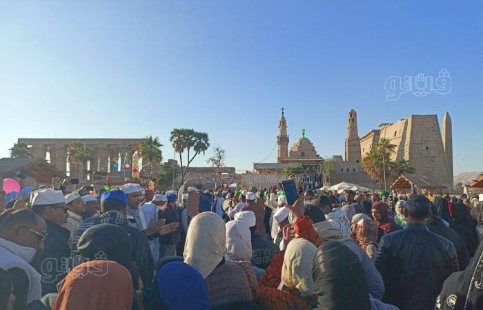 الآلاف يحتفلون بالليلة الختامية لمولد أبو الحجاج الأقصري (فيديو وصور)الأربعاء 12/فبراير/2025 - 07:29 م
قدمت بوابة «فيتو» بثا مباشرا رصدت فيه لمظاهر احتفالات الليلة الختامية بذكرى مولد أبى الحجاج الأقصري، وسط أجواء من الفرحة والبهجة بمشاركة الآلاف من أهالي الأقصر والصعيد.