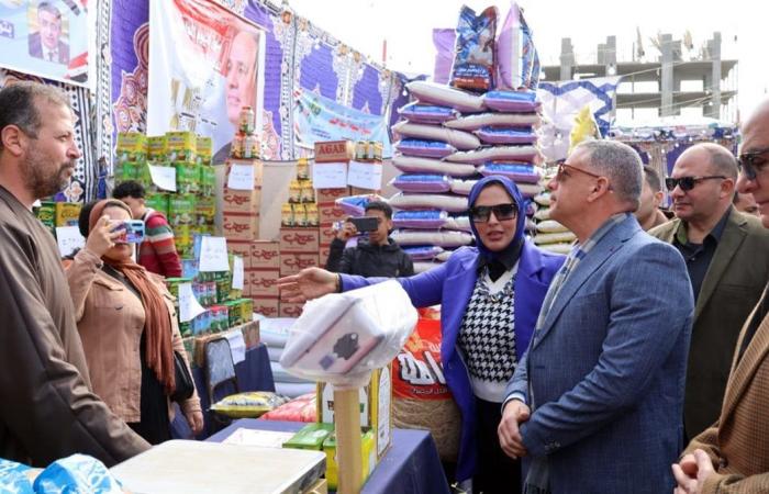 محافظ الإسماعيلية يفتتح النسخة الخامسة من سوق اليوم الواحد بأبوعطوة (صور)الأربعاء 12/فبراير/2025 - 02:23 م
في إطار الجهود التي تقوم بها محافظة الإسماعيلية في تعميم فكرة سوق اليوم الواحد والذى يعد من أهم جهود الحكومة للعمل على