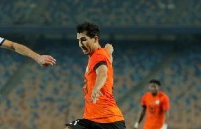 أحمد مدبولى يحصل على جائزة أفضل لاعب فى مباراة المصرى والبنك الأهلى