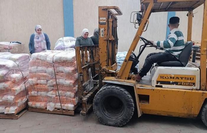 انطلاق 30 حاوية محملة بالمساعدات الإنسانية من القليوبية إلى قطاع غزة (فيديو)الخميس 13/فبراير/2025 - 03:22 م
انطلاق 30 حاوية محملة بالمساعدات الإنسانية من شعب مصر لأبناء قطاع غزة في فلسطين