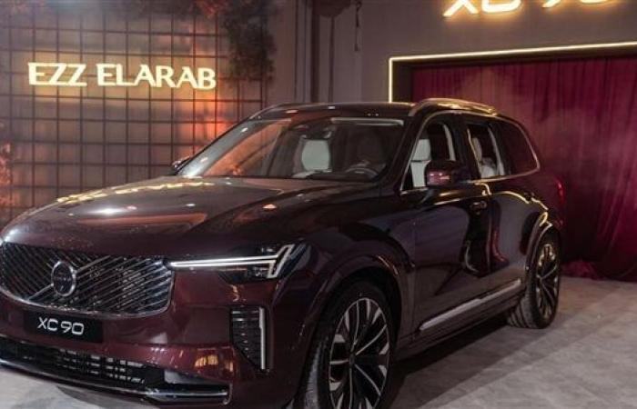 تجاوزت 5 ملايين جنيه، أسعار ومواصفات سيارات ڤولڤو XC 90الخميس 13/فبراير/2025 - 03:25 ص
استقبل السوق المصري سيارات ڤولڤو XC 90 الـ SUV المزودة بأنظمة التكنولوجيا الذكية، وأنظمة الأمان، وجاءت بهدف تعزيز حضور للعلامات الفاخرة بمصر. وحدد الوكيل المحلي للعلامة التجارية فولفو سعر السيارة ڤولڤو XC90 لتصل نحو 5.290.000 ألف جنيه ومتاحة بجميع المعارض المصرية. وتجمع ڤولڤو XC90 بين الأداء الديناميكي