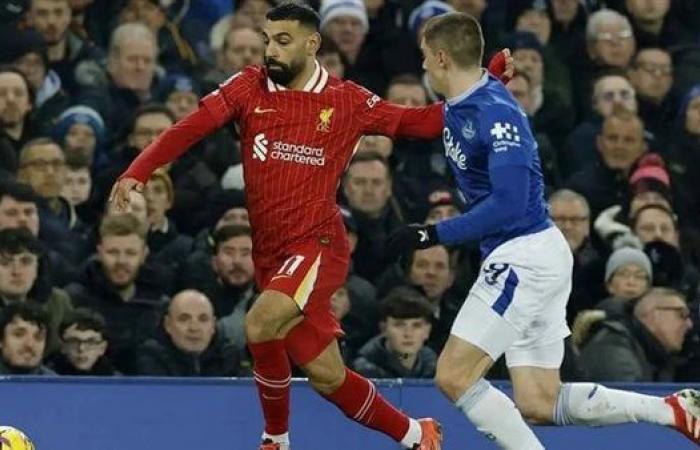 محمد صلاح يبتعد بالصدارة، ترتيب هدافي الدوري الإنجليزي الممتازالخميس 13/فبراير/2025 - 04:48 ص
الدوري الإنجليزي، واصل النجم المصري محمد صلاح تألقه في الدوري الإنجليزي الممتاز، بعدما عزز صدارته لجدول ترتيب الهدافين بالبريميرليج، بعد أن أحرز هدف فريقه الثاني في شباك إيفرتون خلال مباراة الفريقين مساء الأربعاء. وتعادل فريق ليفربول أمام إيفرتون بهدفين لكل فريق في المباراة التي جمعت بينهما أمس الأربعاء