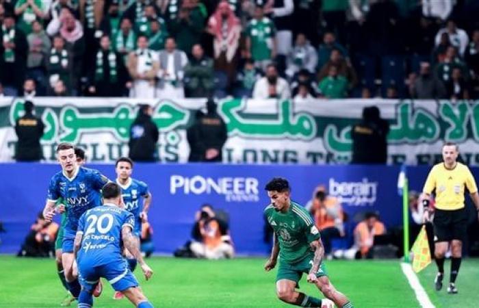 شوط أول سلبي بين الهلال وأهلي جدة في الدوري السعوديالجمعة 28/فبراير/2025 - 10:08 م
انتهي الشوط الاول من مباراة الهلال وأهلي جدة، بالتعادل السلبي في اللقاء الذي يجمع بينهم مساء اليوم ضمن منافسات الدوري السعودي . تشكيل الهلال أمام أهلي جدة [[system-code:ad:autoads]] تشكيل الأهلي أمام الهلال وفاز الهلال خلال المباراة الأخيرة على حساب الخلود، بنتيجة (5-1)، بينما انتصر الراقي على