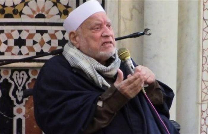 حقيقة تعرض الدكتور أحمد عمر هاشم لحالة إغماء في مسجد الحسين بعد صلاة التراويحالسبت 01/مارس/2025 - 01:38 ص
أكدت الصفحة الرسمية للدكتور أحمد عمر هاشم عضو هيئة كبار العلماء في الأزهر الشريف أنه بصحة جيدة ويواصل جولاته الدعوية بالشهر الكريم. وأضافت الصفحة الرسمية للدكتور أحمد عمر هاشم أن كل ما تردد في وسائل الإعلام غير صحيح والصور المنتشرة كانت جراء تدافع المصلين والمحبين نحوه لتقديم التحية والسلام كما أنه