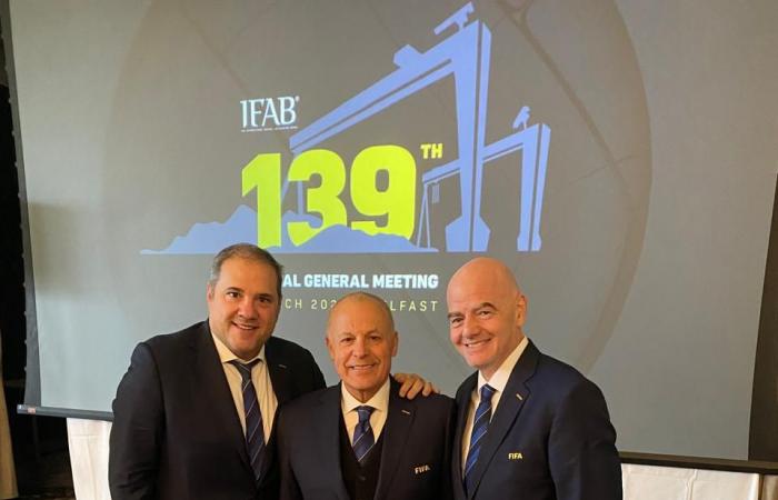 أبوريدة يناقش تعديلات كرة القدم العالمية باجتماعات IFAB في أيرلنداالسبت 01/مارس/2025 - 04:31 م
شارك هاني أبو ريدة، رئيس اتحاد الكرة المصري، وعضو المجلس الأعلى للاتحاد الدولي لكرة القدم فيفا ، وعضو المكتب التنفيذي كاف