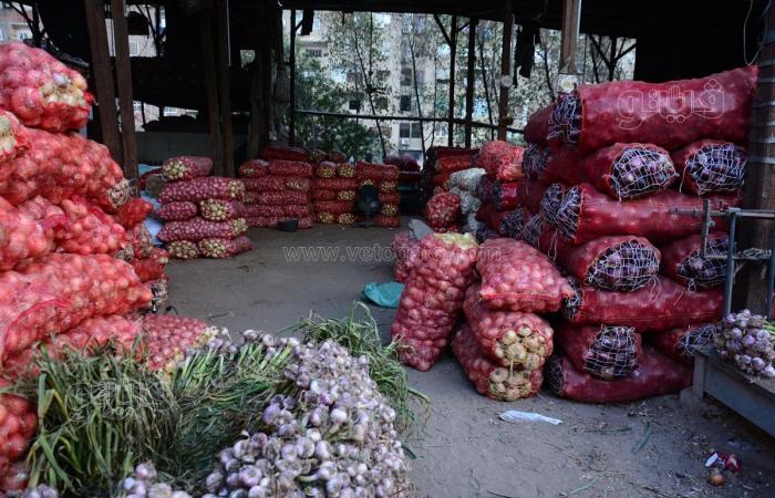 خضار المحاشى نار وورق العنب بـ 100 جنيه، أسعار الخضار بسوق الساحلالأحد 02/مارس/2025 - 11:05 ص
خلال الجولة داخل السوق، تجد الكثير من مستهلكين القطاعي موجدين بشكل كبير للاستفادة من الاسعار وتوفير في ميزانية الطعام وهو أمر اعتاد علية تجار الساحل في الآونة الأخيرة