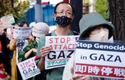 مظاهرات في اليابان ضد استمرار العدوان على غزة (فيديو)الإثنين 22/أبريل/2024 - 10:47 م
وكان قد أعلن جيش الاحتلال مساء اليوم الإثنين بدء عدوان عسكري في الممر الفاصل بين شمال القطاع ووسطه وجنوبه.
