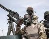 مقتل 15 جنديا وجرح 7 في هجوم لمسلحين قرب بوركينا فاسو